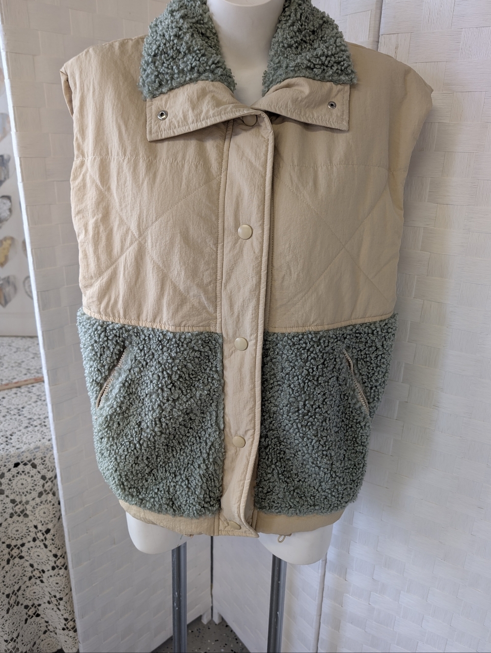 KLESIS Quilted & Sherpa Two-Tone Vest - Cream and Sage Oversized Sluchy M/L
